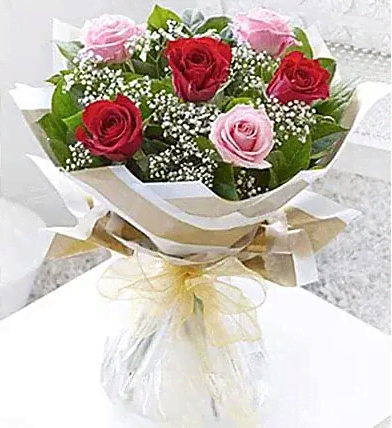 Bouquet of Red and Pink Roses