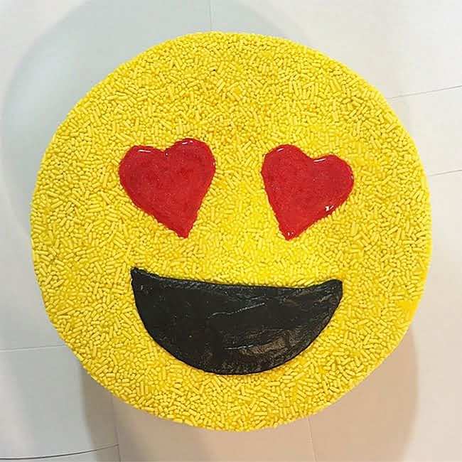 Sweet Tooth - It's an emoji cake for sweet Shamita's 10th... | Facebook